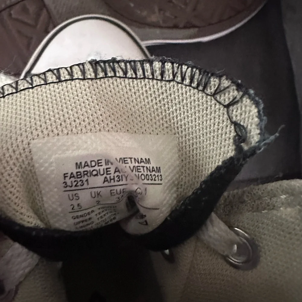 Converse Allstars Chuck Taylor Black Hi Tops kids 2.5 youth - Picture 5 of 5